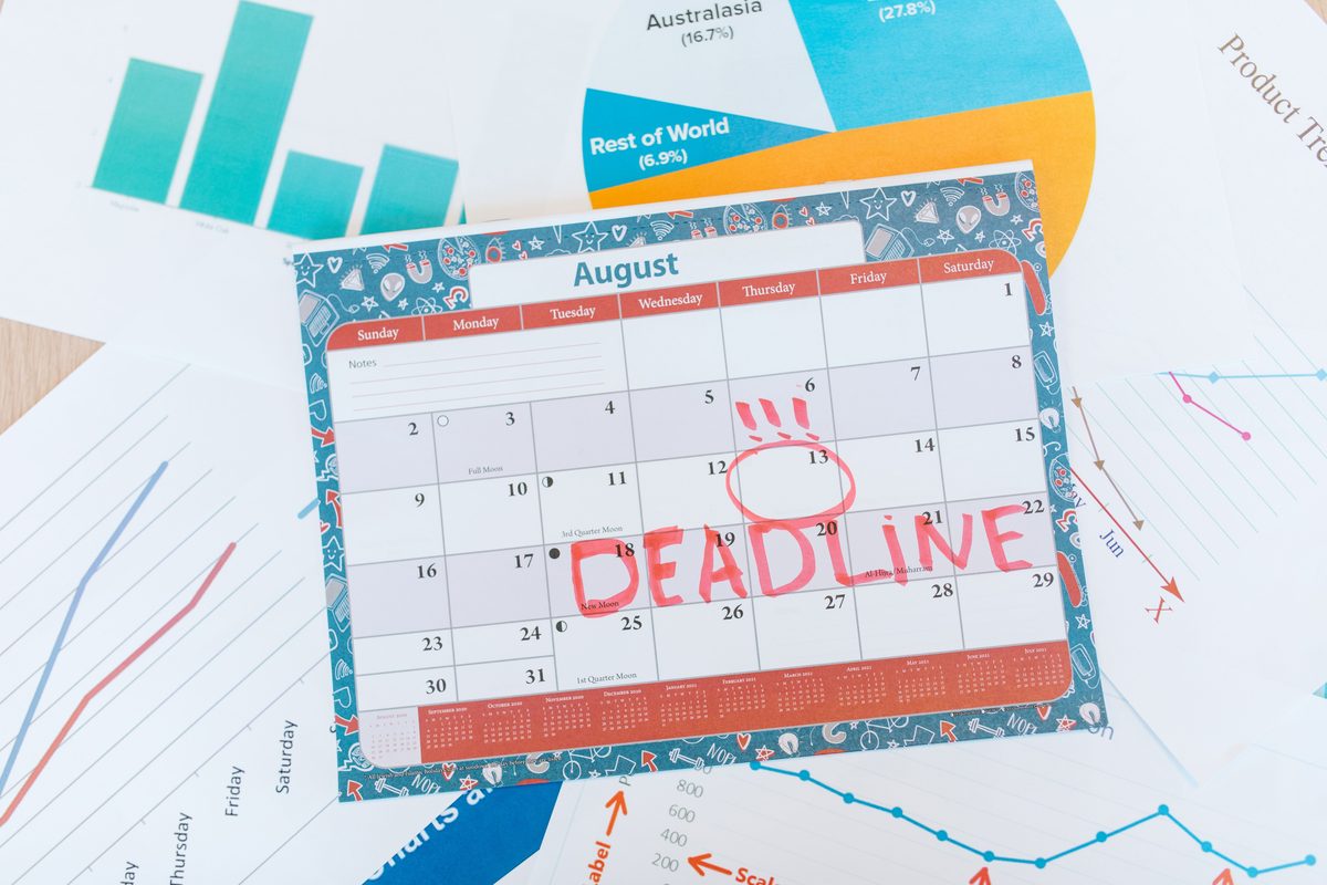Calendário com prazo marcado — janela de decisão do regime híbrido do Simples Nacional