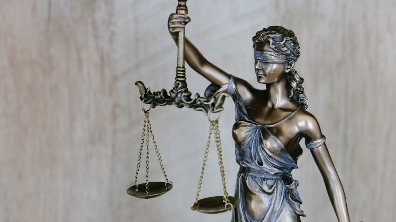 Estátua da Justiça — regularização de débitos tributários